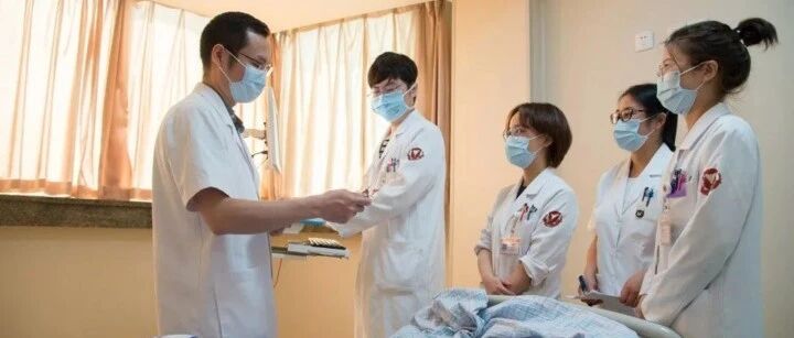 初一女生肚子大了，母亲质疑：真没怀孕？结果查出畸胎瘤！里面还有人体组织……