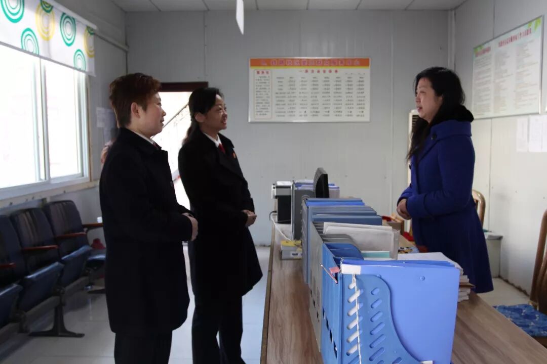 襄铁法院女法官走进铁路社区了解妇女维权相关情况.JPG