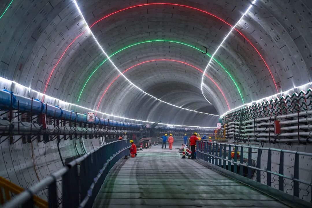 作为距离南京长江大桥最近的过江隧道,建宁西路过江通道建成通车后,将