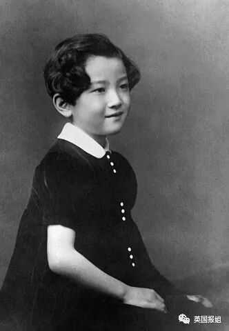 结婚几十年后 日本美智子皇后说 我和天皇没有爱情 看看撒网