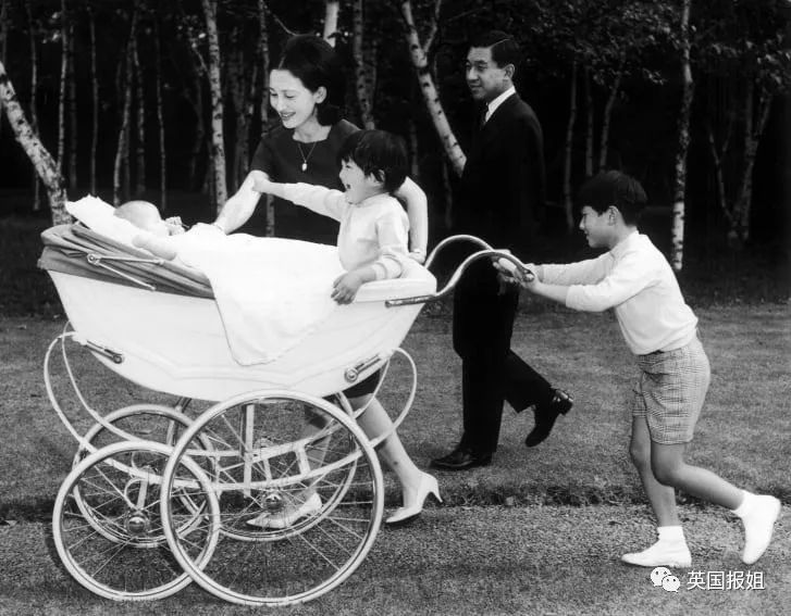 结婚几十年后 日本美智子皇后说 我和天皇没有爱情 看看撒网
