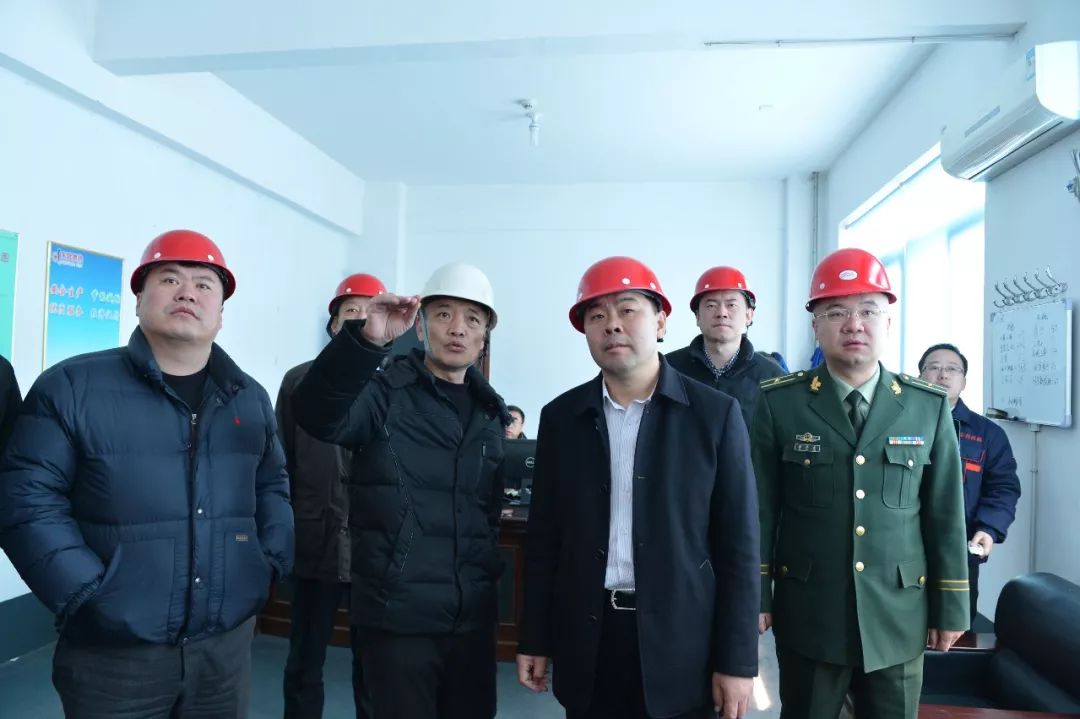 宫权首先来到烟台东昌供热有限责任公司,实地察看了锅炉房和供热监控