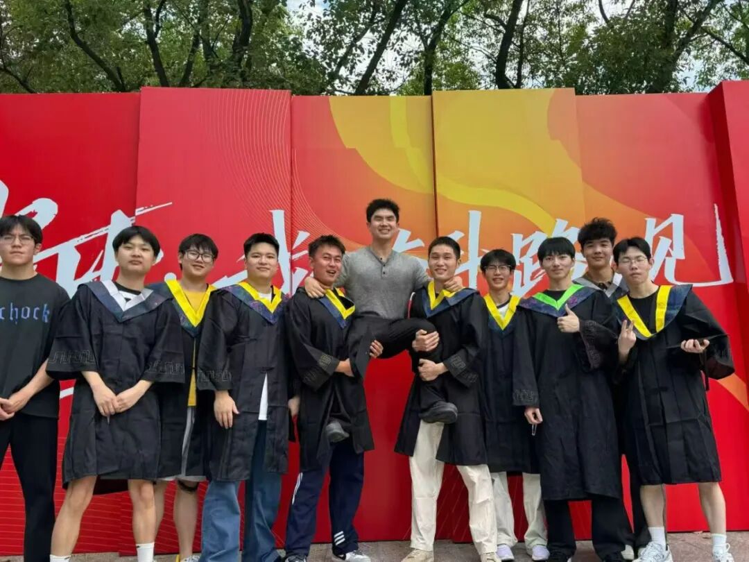 水利与土木工程学院26级新生辅导员  阳华.jpg