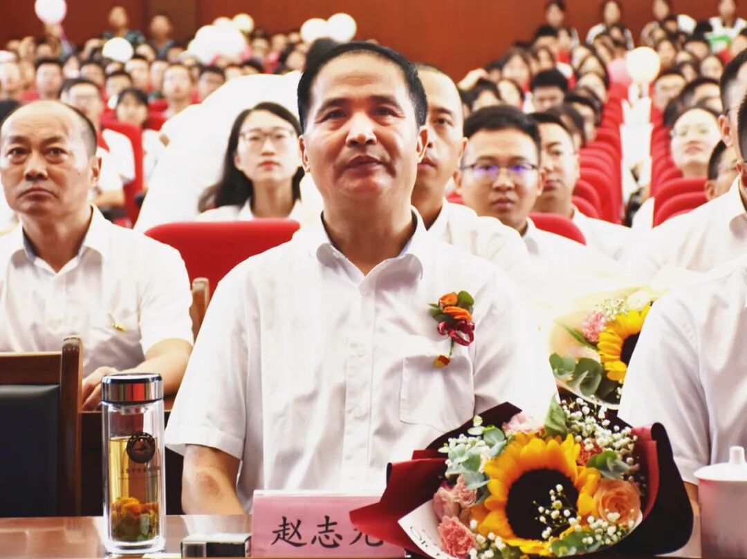 一朝杏雨一生师恩台中实验举行第39个教师节庆祝暨表彰大会