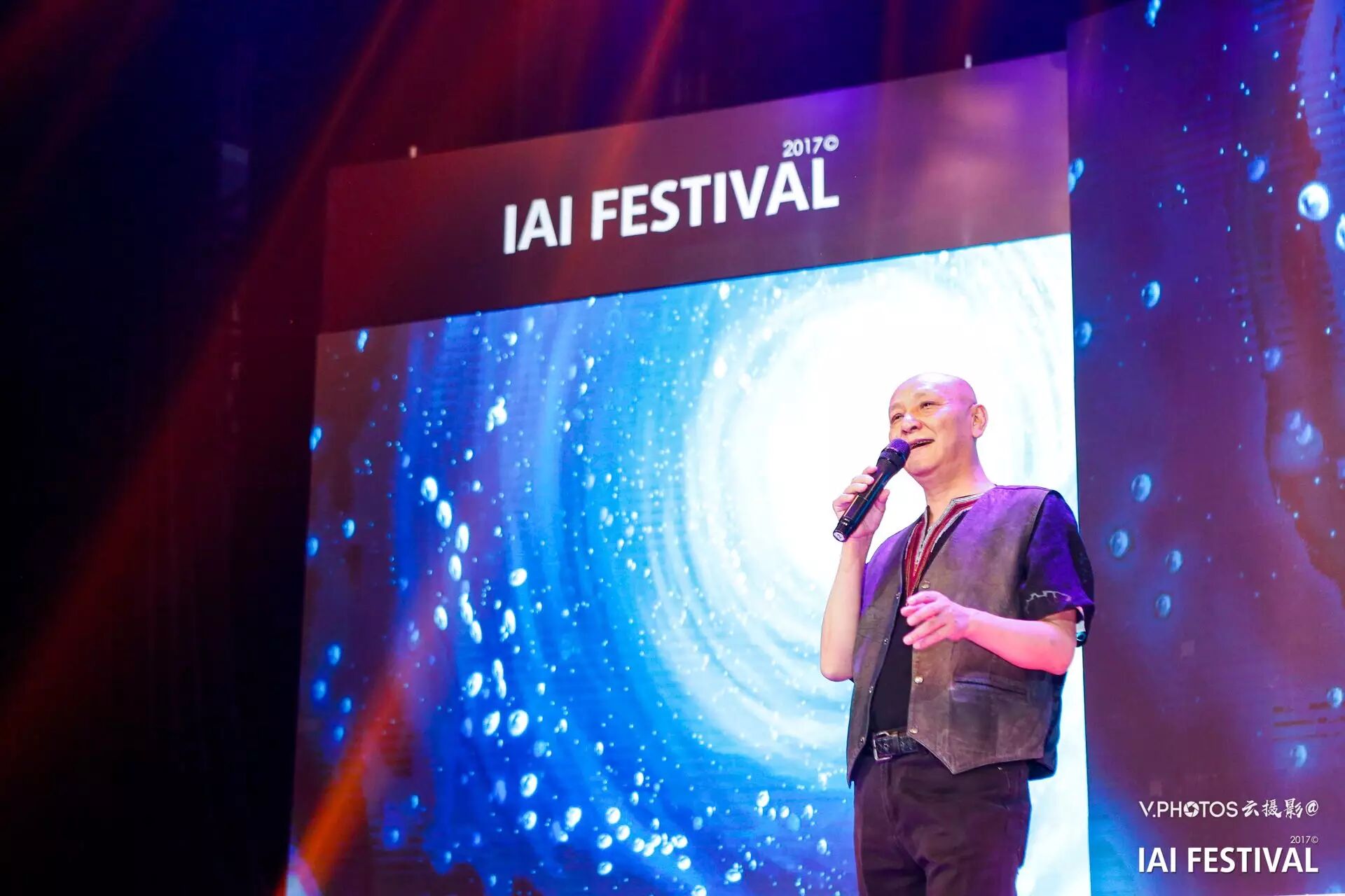 著名音乐人倮倮