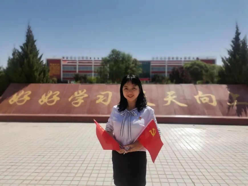 维吾尔自治区伽师县巴仁镇第一小学,该校有学生5700名,教师350多人,是