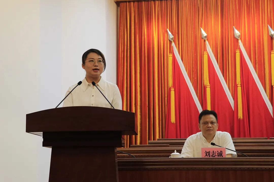 校长代表张槎中学校长董蔚用"使命,信心,行动"六个字形容内心的感受和