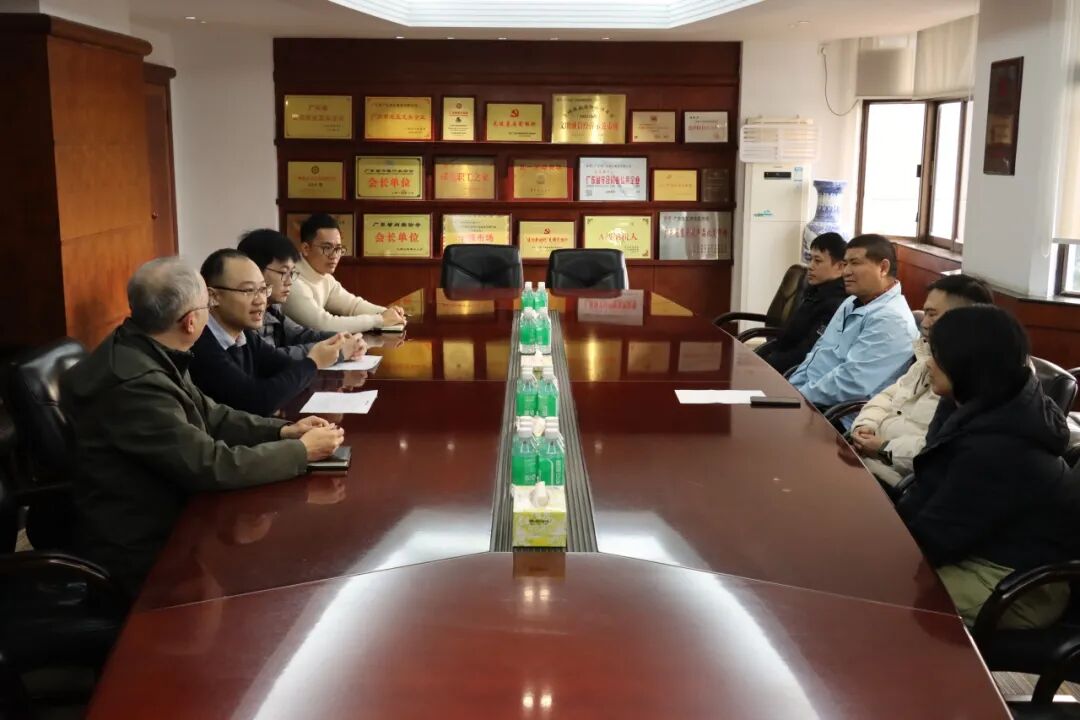 7高总慰问广弘食品困难职工1.jpg