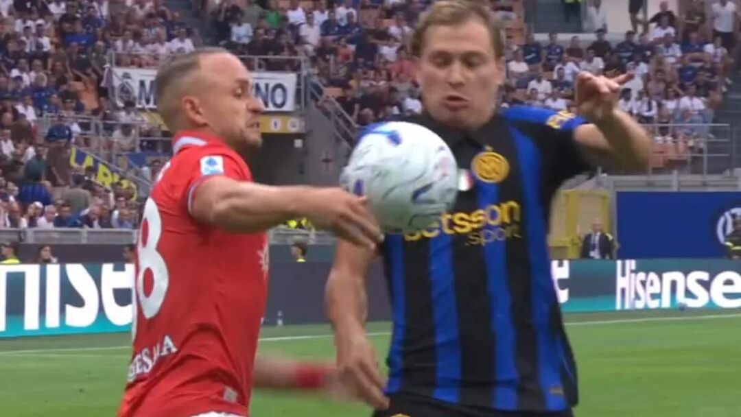 Il giallo del mancato rigore per fallo di mano di Lobotka: l'Inter  protesta, ma la TV non chiarisce
