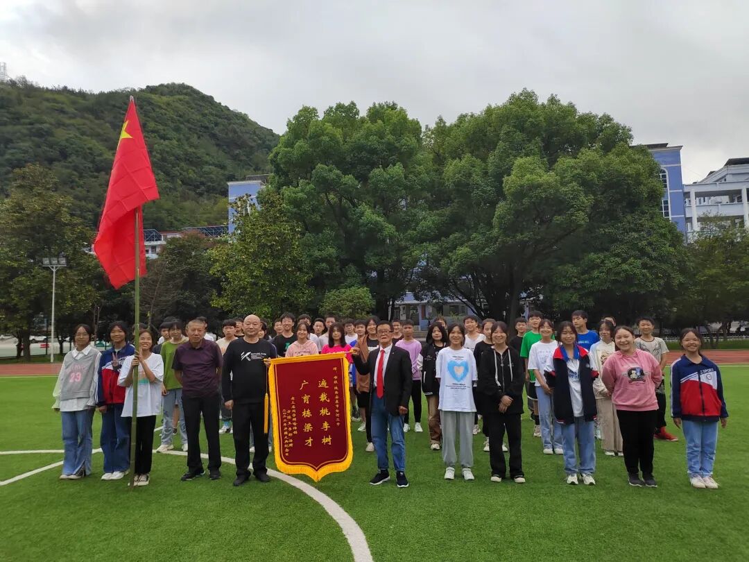 白河县第二中学:重返青葱校园 追忆峥嵘岁月 - 安康触点信息