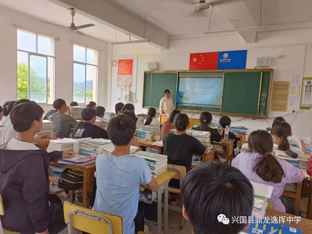 润爱无声——鼎龙中学优秀教师刘卫华先进事迹 | 兴国县信息公开