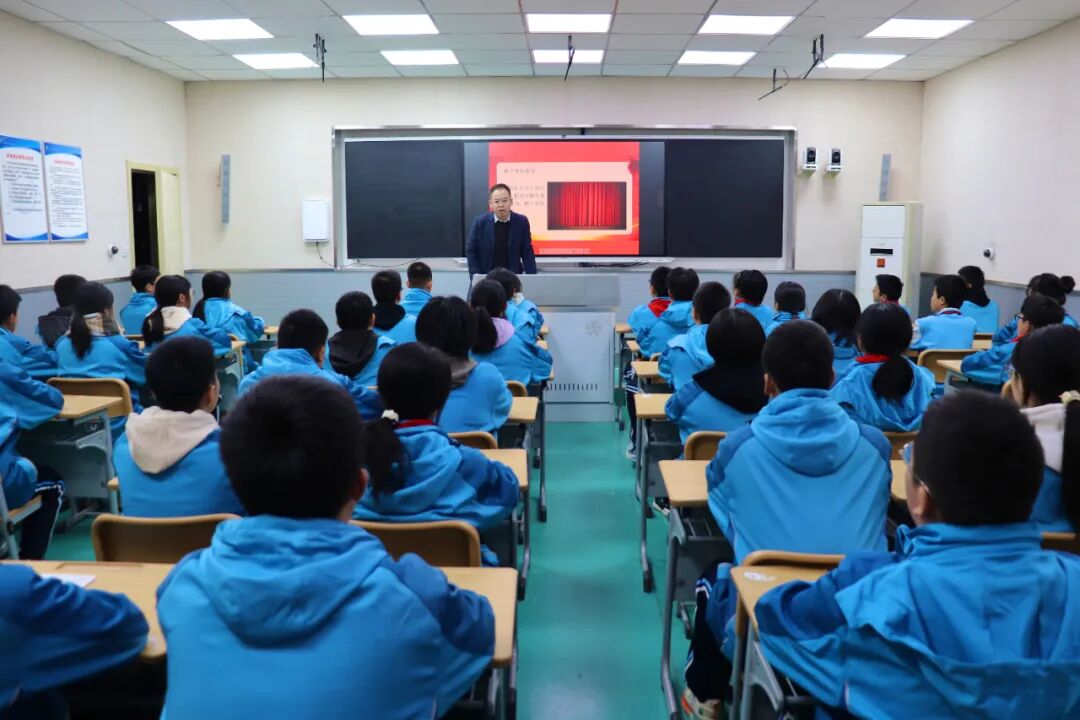 我所徐晓云律师走进西安市第42中学开展“宪法宣传进校园”主题讲座