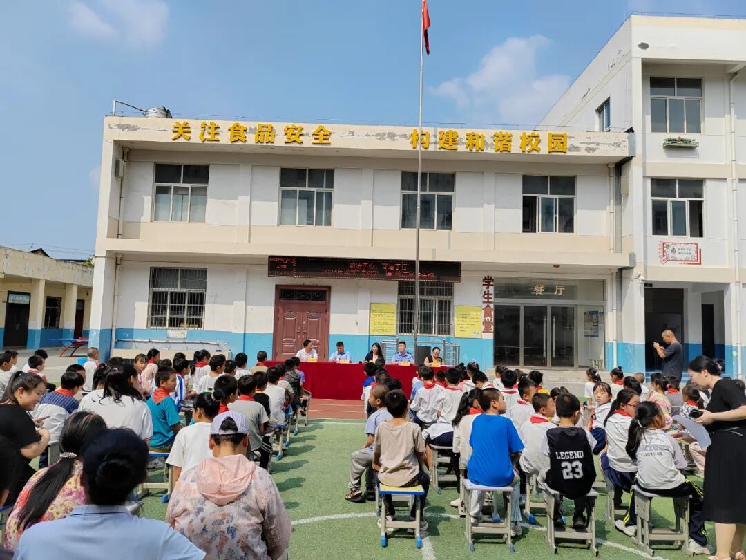 我所李露律师担任法治副校长进校园开讲