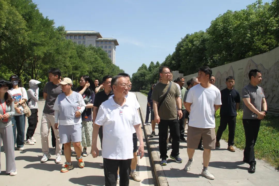 律所新闻丨陕西许小平律师事务所赴火箭军工程大学开展主题党日暨团建活动2024.7.1本站讯(图4)