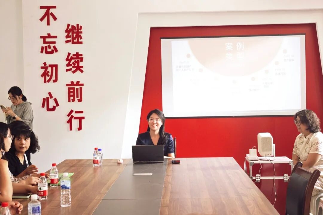 李露律师受邀走进高新区鱼化寨街道鱼翔社区开展《<民法典>婚姻家庭编解释、继承编案例分享会》主题讲座