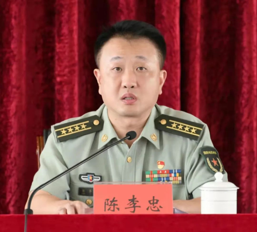 68 68 68 68陳李忠代表軍分區黨委,向袁炎