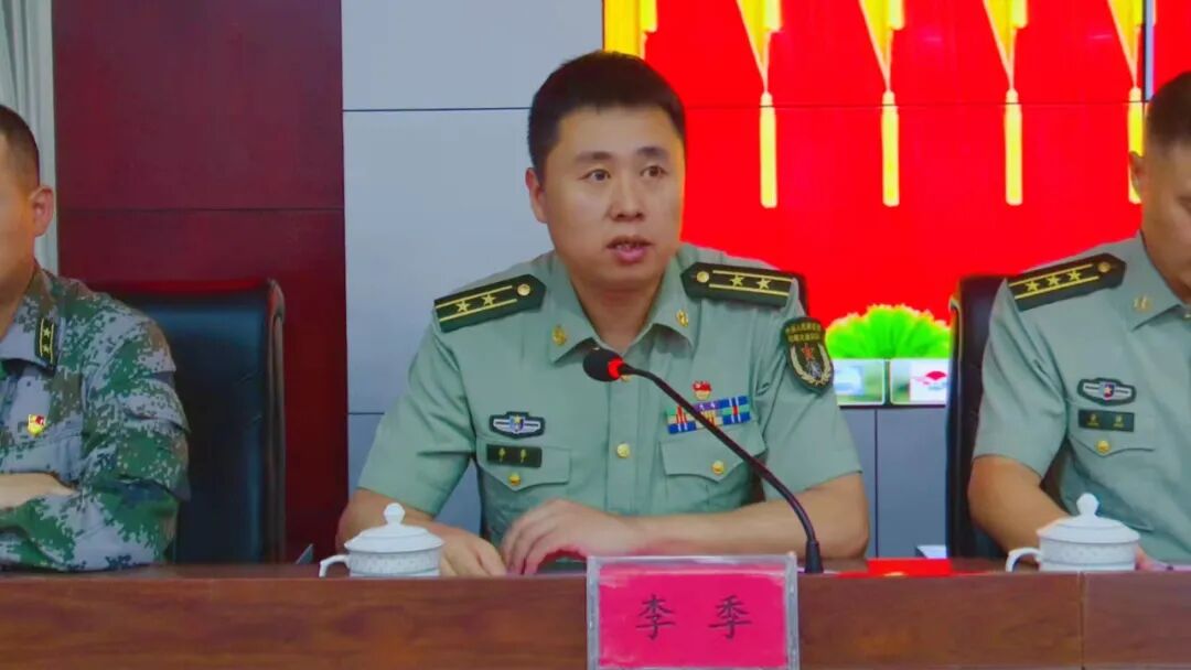 县人武部召开宣布命令大会宣布