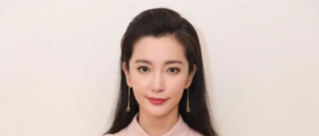 李冰冰问陈坤:我这所有接吻、拥抱、洗澡的戏,都和你拍了,我这辈子你就看着办吧!陈坤当场就说结婚,可接下来的一句话却让台下大笑连连