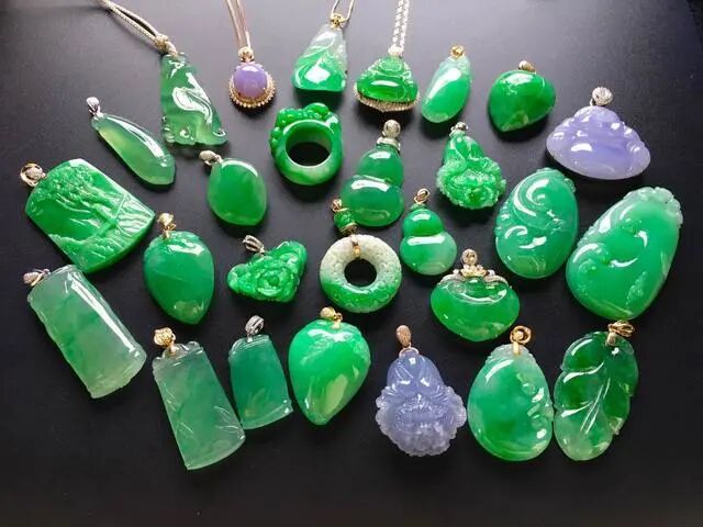 上万块的翡翠手镯，打个麻将就变了，结局简直哭笑不得~