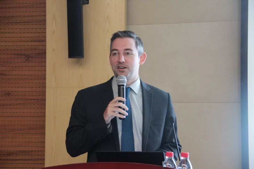 王兵教授(中科大),程光磊教授(中科大),眭孟乔博士(牛津仪器)第三行