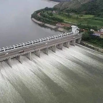 潍坊20座大中型水库开闸泄洪