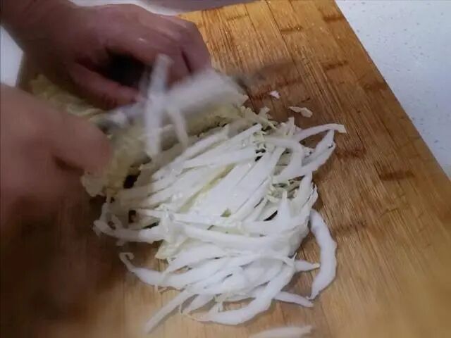东北酸菜的做法，这个简易做法不用大缸，30天就能吃