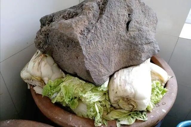 东北酸菜的做法，这个简易做法不用大缸，30天就能吃