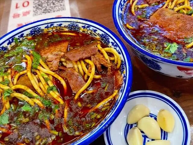 山西临汾牛肉丸子面的做法，特色美食，香辣解馋