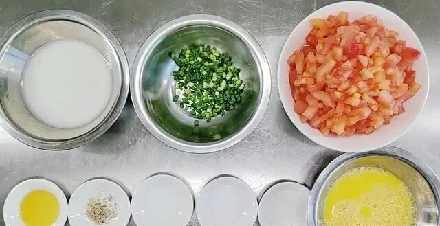 西红柿鸡蛋汤怎么做才好吃？有技巧的，方法简单，一看就懂，一学就会