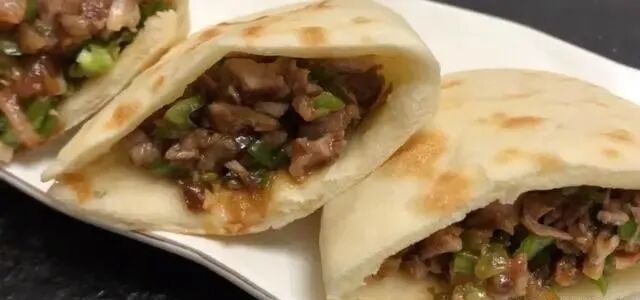 适合孩子吃的简单早餐推荐，一拌一烙，比肉夹馍都好吃