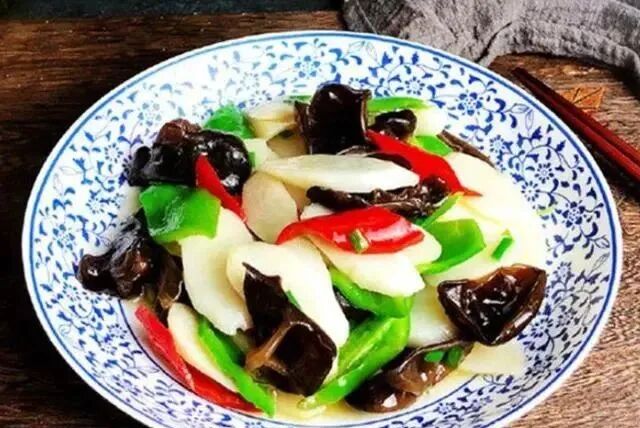 胆固醇的“克星”找到了，多吃这4种蔬菜，预防心血管疾病