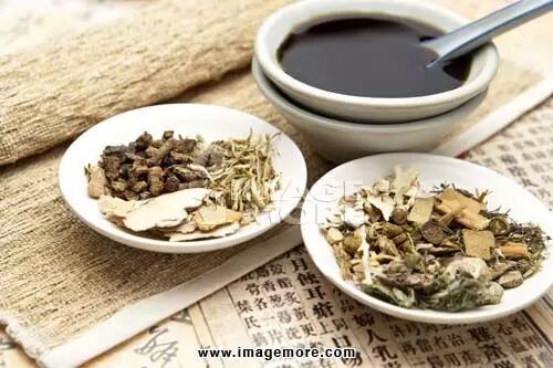 导赤承气汤竹叶石膏汤人参,麦冬半夏甘草承;再加粳米同煎服,清热益气