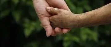 班主任忠告：父母不“狠心”，很多教育都是无用的！再忙也要读一读