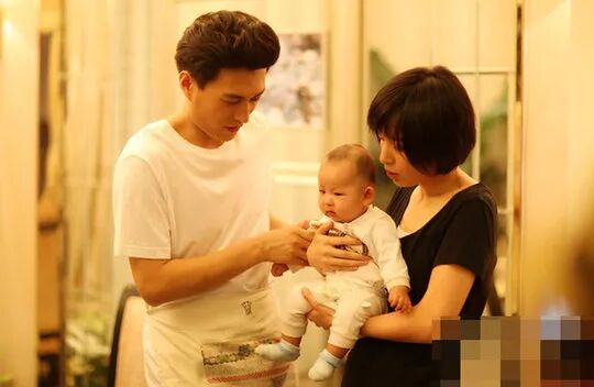 靳东二婚妻子曝光，44岁白发丛生眼神凌厉，这些年她过的如何？（组图） - 10