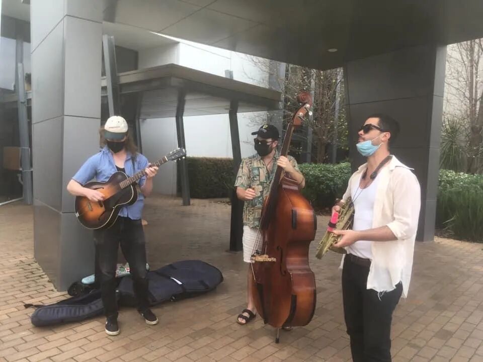 今天，墨尔本封锁几个月期间最感人的一个场景终于被曝光了 - 14