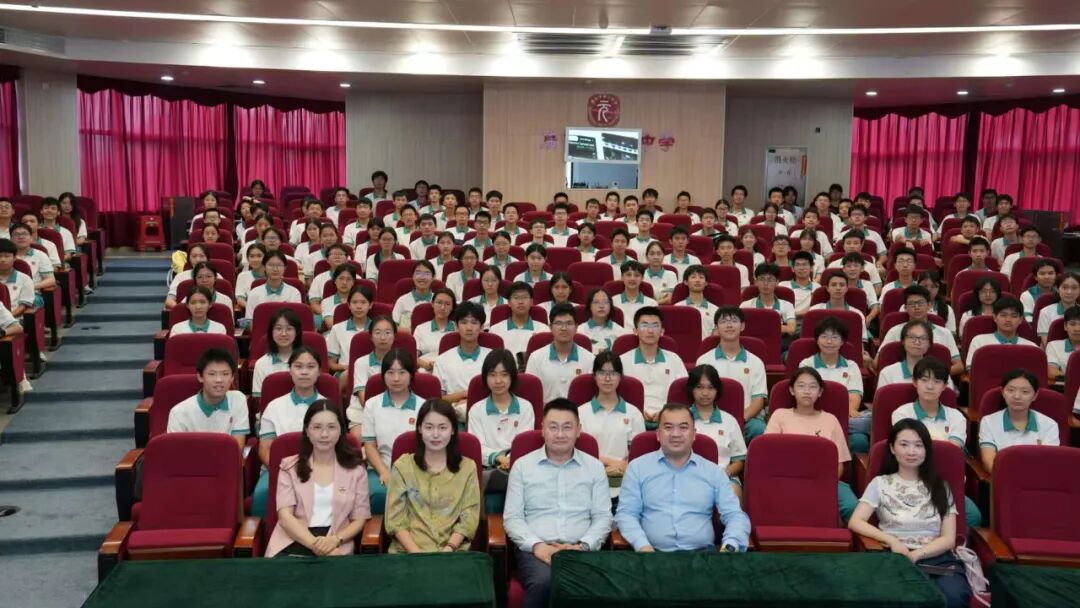 【图灵启示录】安侨教育领航 AI 时代变革：从 Amii 实验室的“深度智能”到广州学子的“身份突围”（二）