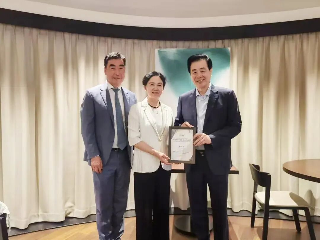 普瑞眼科专家团亮相WOC2026，卢奕、盛迅伦教授作学术分享