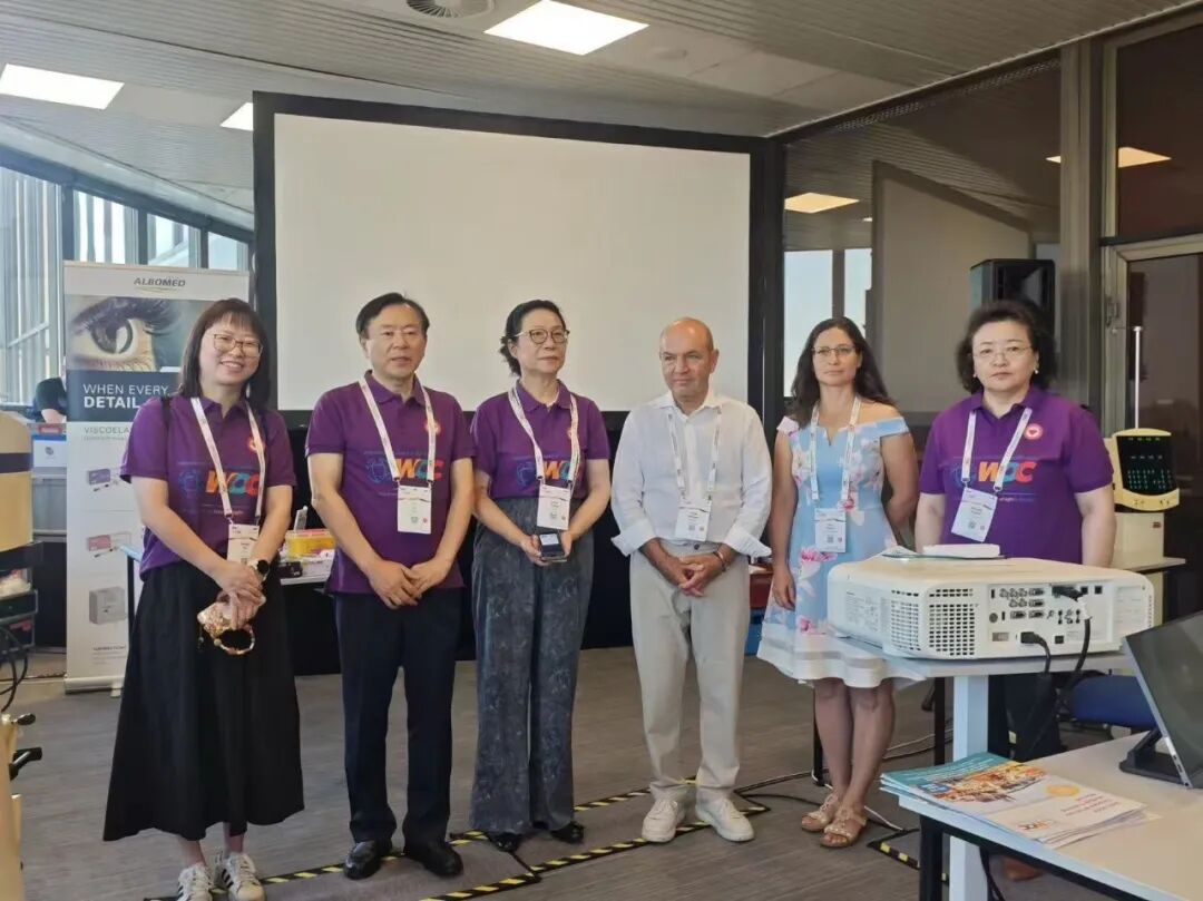 普瑞眼科专家团亮相WOC2026，卢奕、盛迅伦教授作学术分享