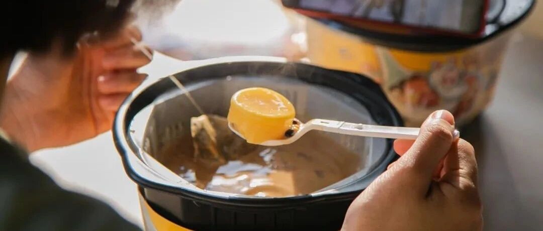 李佳琦直播间秒空的「奶茶火锅」，真的好吃吗？