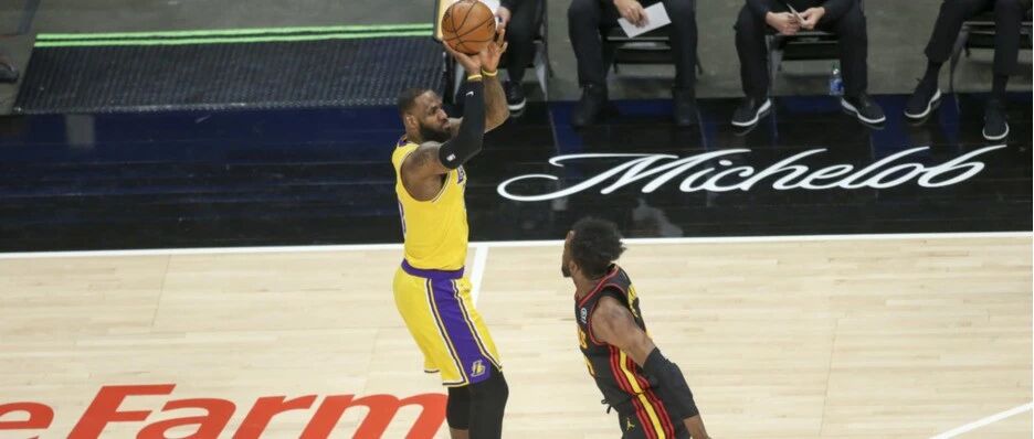 三分拉胯＋防守被爆，为啥湖人还能赢？