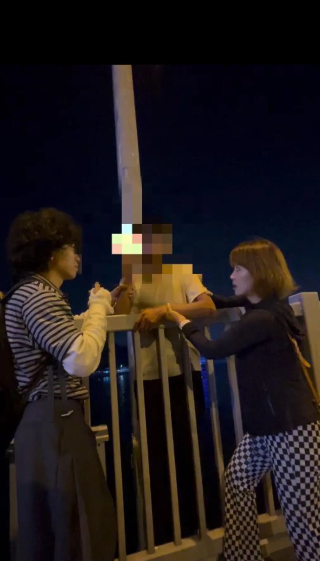 女子旅游8分钟劝回欲跳海男子