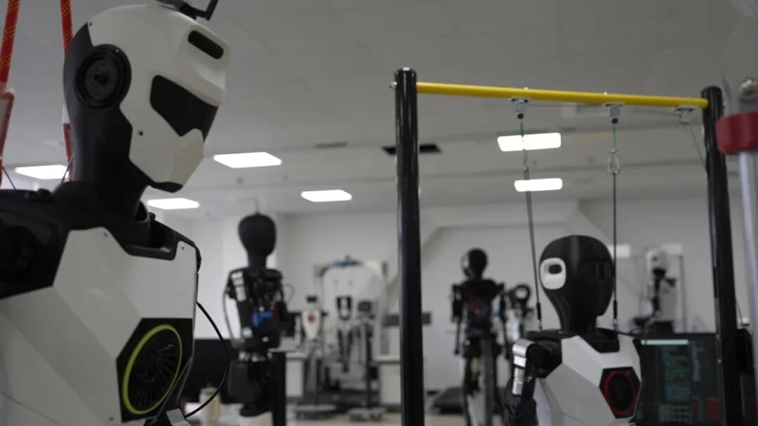 河南人形機(jī)器人半馬續(xù)航第一，兩個(gè)月后將有新產(chǎn)品發(fā)布