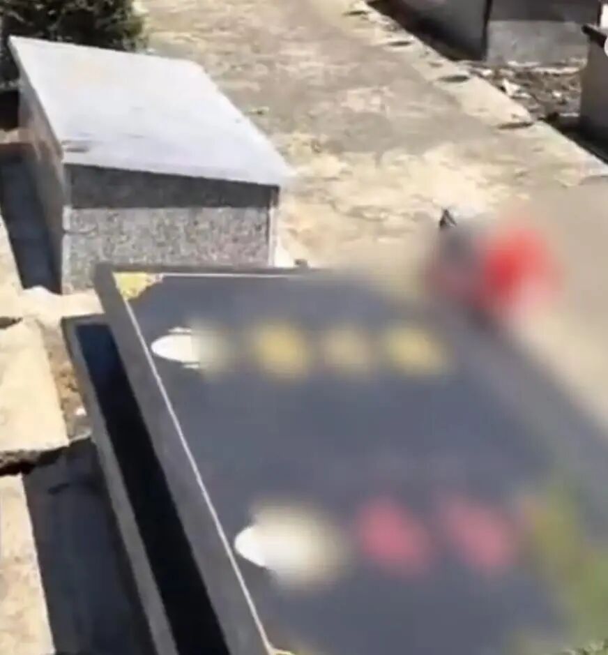 江苏一陵园逝者骨灰失踪墓碑被换