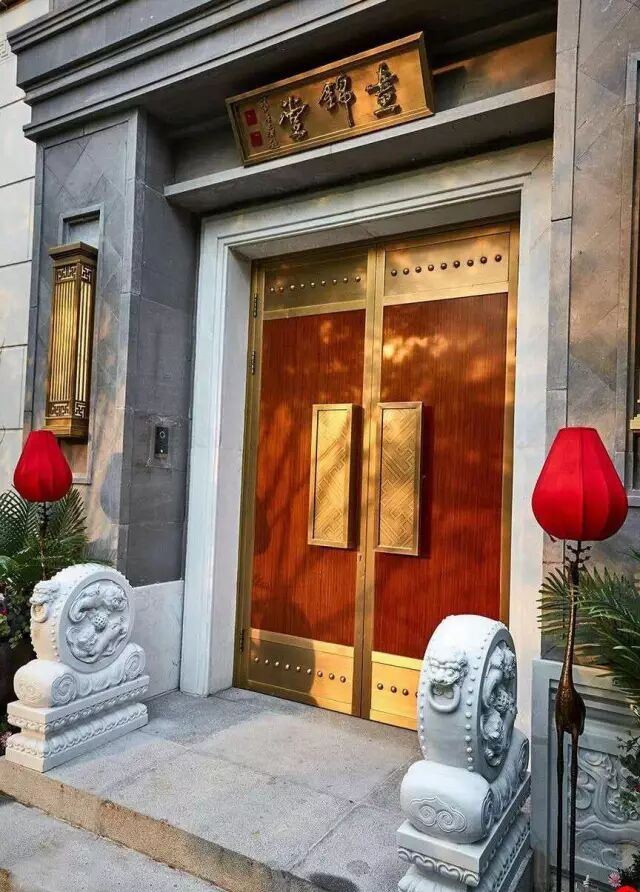 因此更适合现代国人的居住习惯和心理需求,新中式建筑的设计中融入了