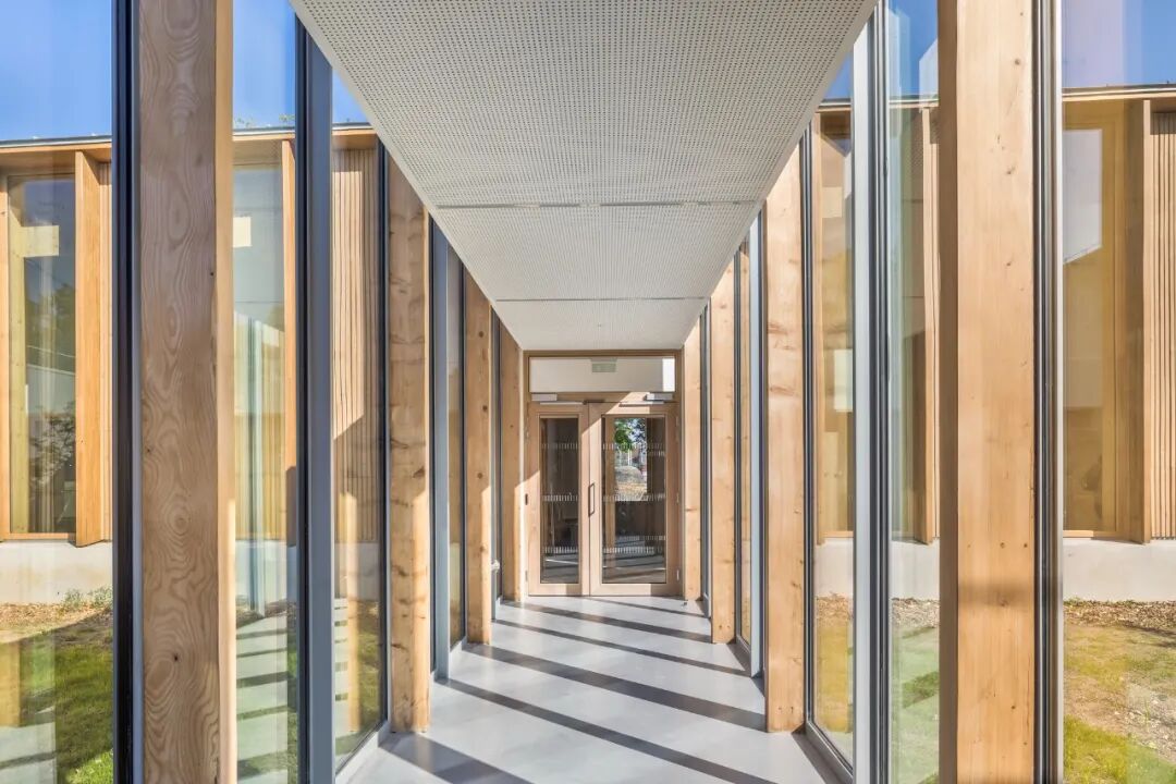 木结构小学：都市风格新外观设计