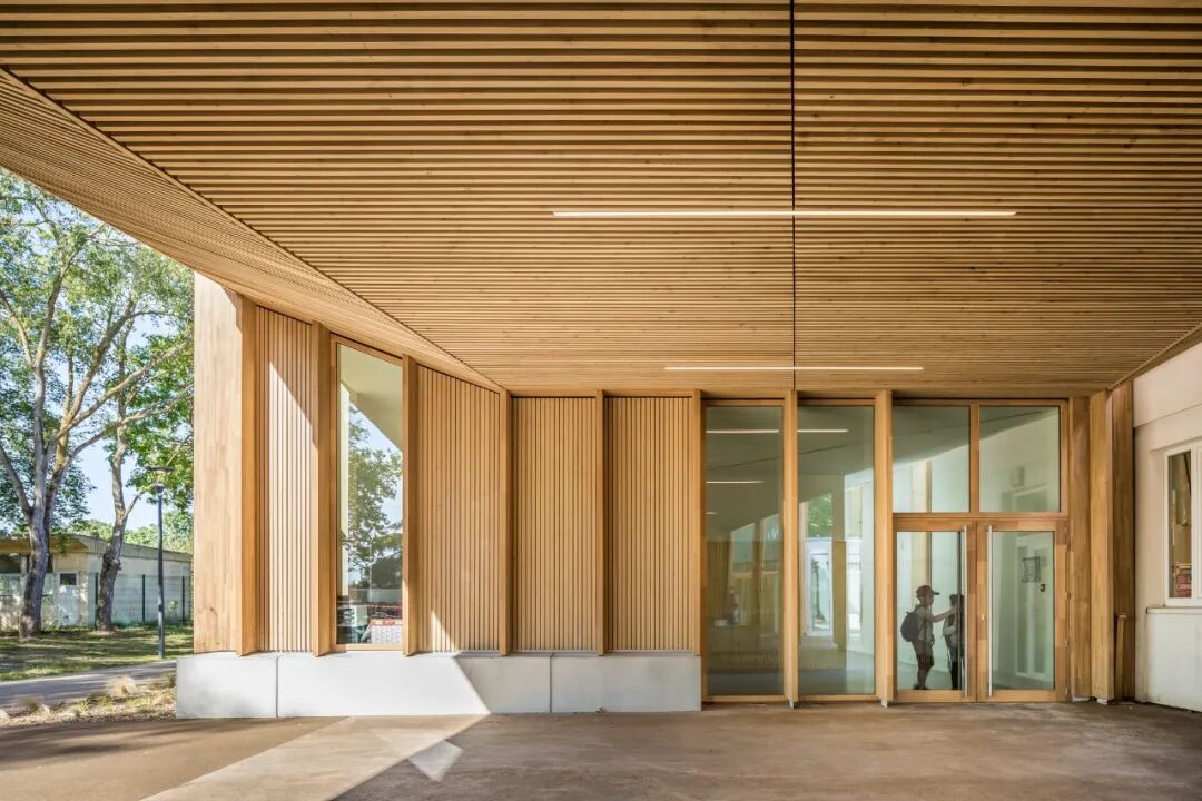 木结构小学：都市风格新外观设计