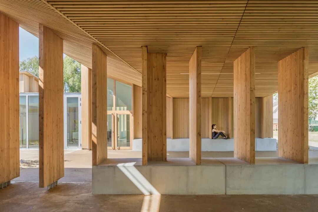 木结构小学：都市风格新外观设计