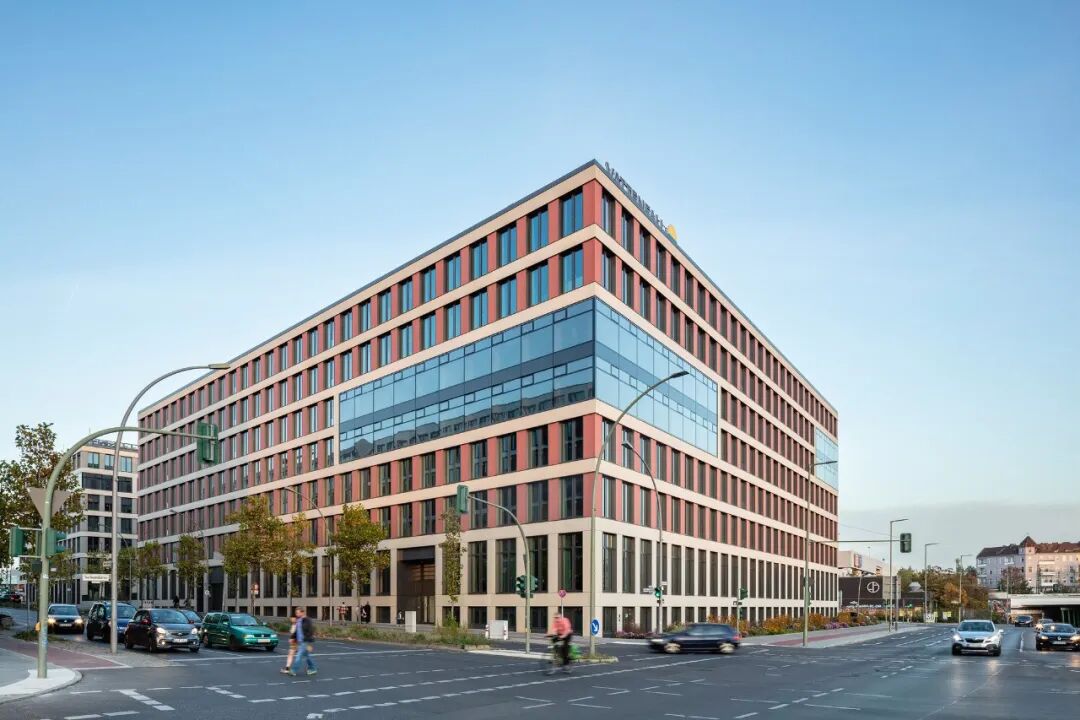 多层办公：大型木桁架结构设计