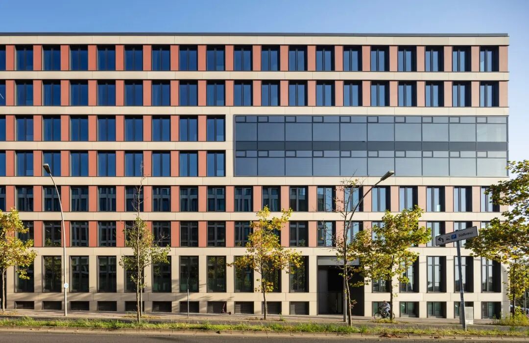 多层办公：大型木桁架结构设计