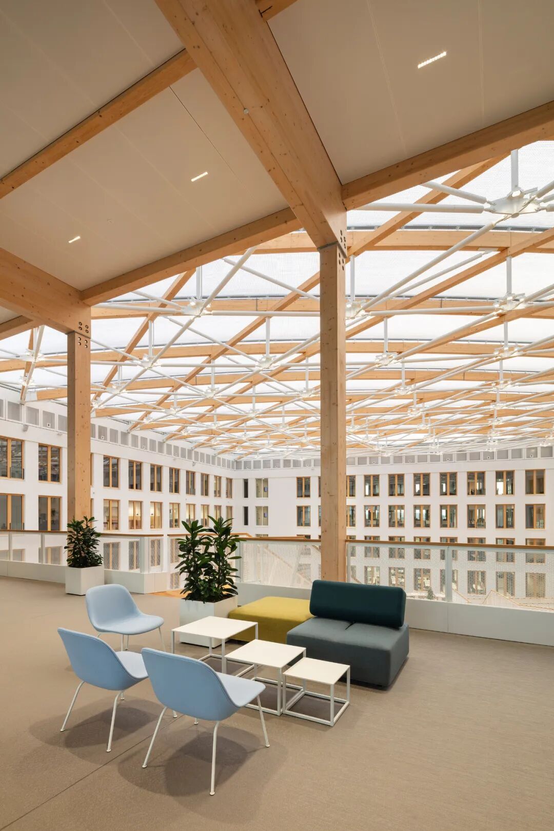 多层办公：大型木桁架结构设计